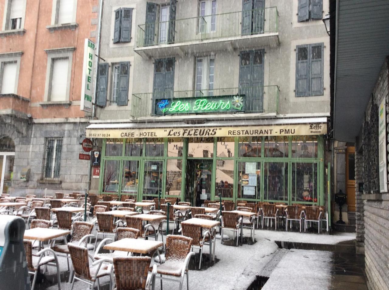 Hotel Cafe Les Fleurs Argeles-Gazost Exterior photo